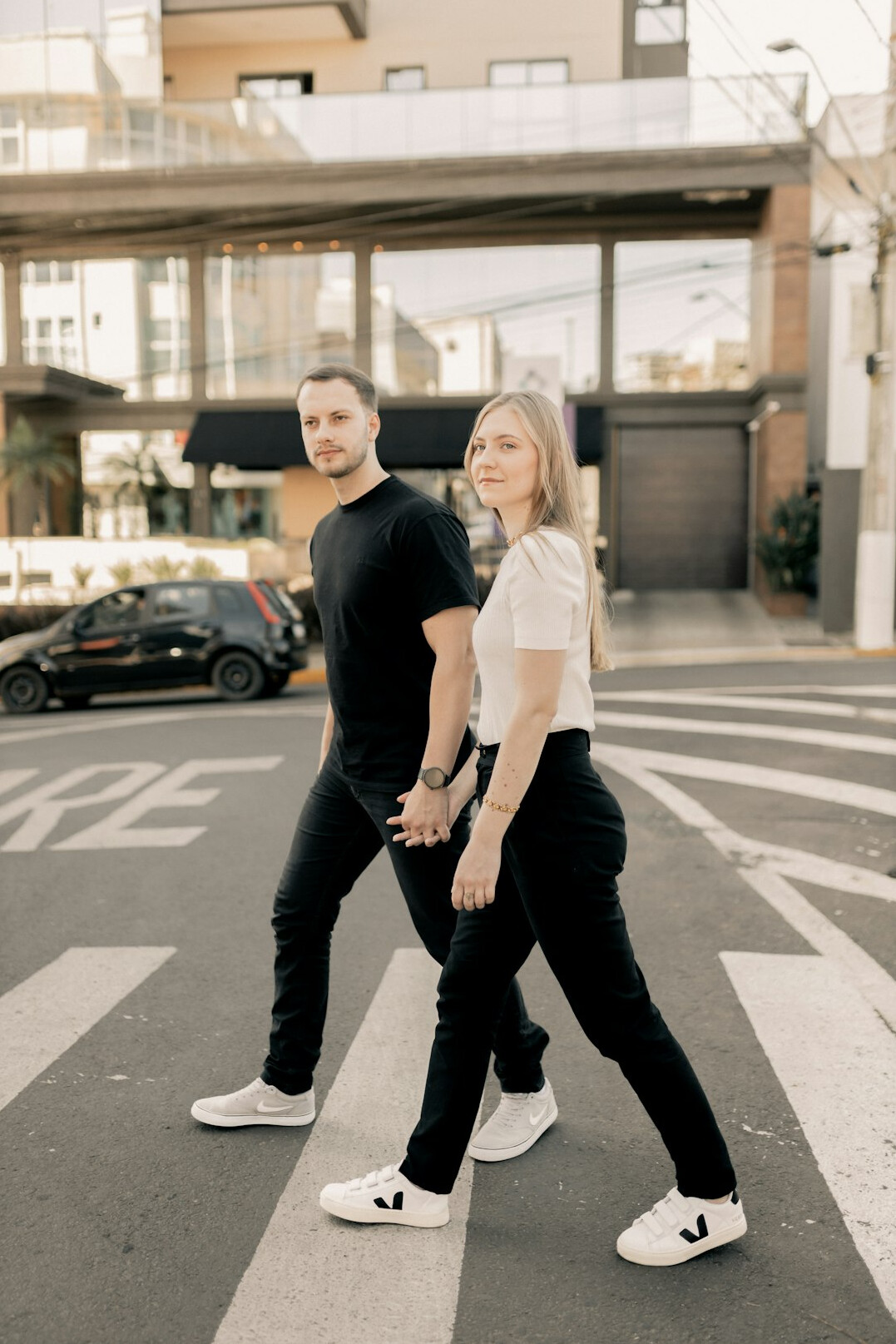 celebrity walking hand in hand